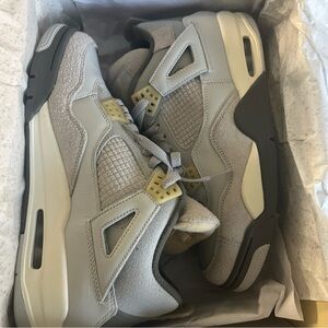 Air Jordan 4 Retro. Light Gray & Beige Sneakers